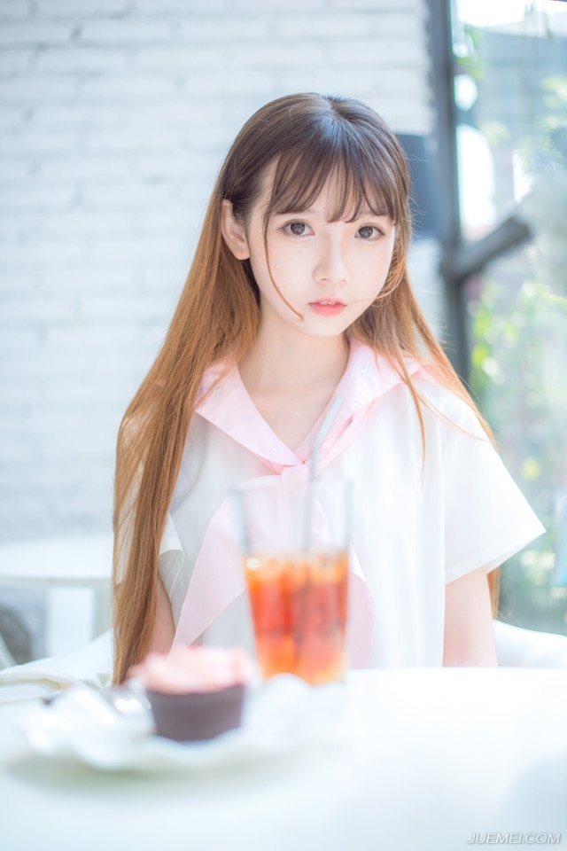“在你带来书信之前，军师已经暗中命人将你的事情告诉我。”陈到沉声道：“你究竟是何人？”